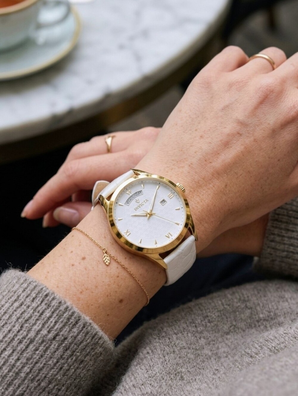 Invicta Vintage Line, 40mm Day/date Quartz watch white dial, leather strap. NWOT